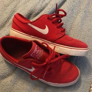 Red Stefan Janoski’s size 6